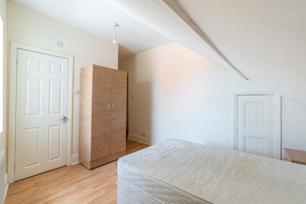 5 bed maisonette to rent in Chillingham Road, Heaton, NE6 - Photo 1