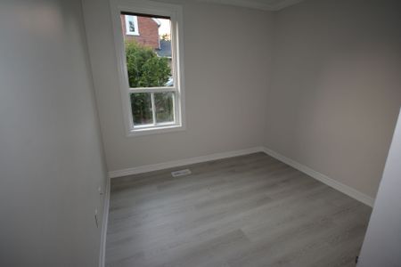 For Lease - 8 West Street, Brampton, Ontario - Photo 3