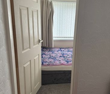 Room in a Shared House, Devon Road, LU2 - Photo 4