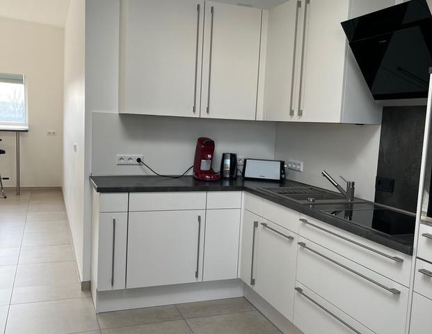 Wunderschöne 4- Zimmer Maisonettewohnung mit moderner Ausstattung, EBK, 2 Bädern, Balkon und Dachterrasse in Toplage! - Photo 1