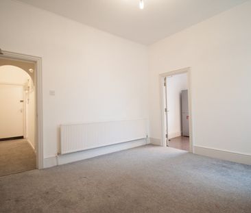 2 Bed Flat, Burns Street, NG7 - Photo 1