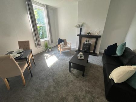 2 bedroom flat to rent - Photo 2