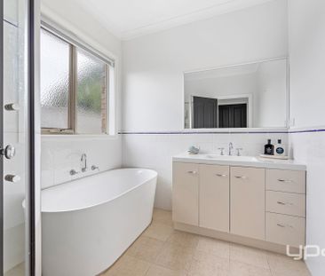 WARM & WELCOMING FAMILY HOME IN A QUIET CAROLINE SPRINGS COURT - Photo 1