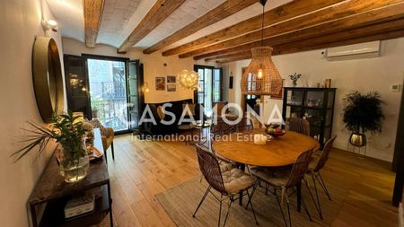Stylish and Authentic 3-Bedroom Apartment with Elevator next to Via Laietana - Photo 3