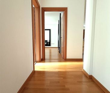 Apartament de lux in zona centrala cu 2 locuri de parcare - Photo 2