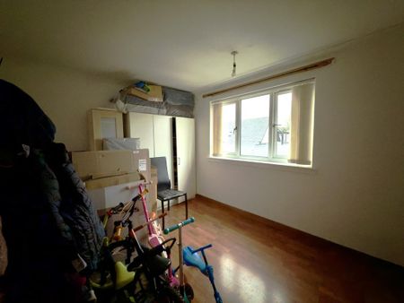 3 bedroom flat to rent - Photo 4