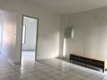 Location Appartement 2 pièces 43m² LA ROCHE CHALAIS 24490 - Photo 3