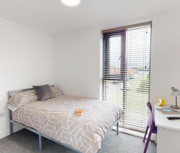 3 bedroom flat to rent - Photo 5