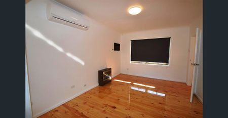 3 Bedroom home recently renovated - Photo 2