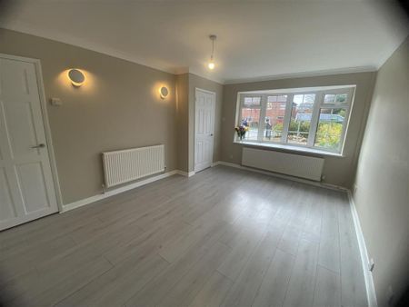 3 bedroom semi-detached house to rent - Photo 2