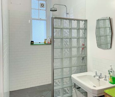 Spacious & Stylish 1-Bedroom Apartment at the Entrance to Aro Valley - Photo 6