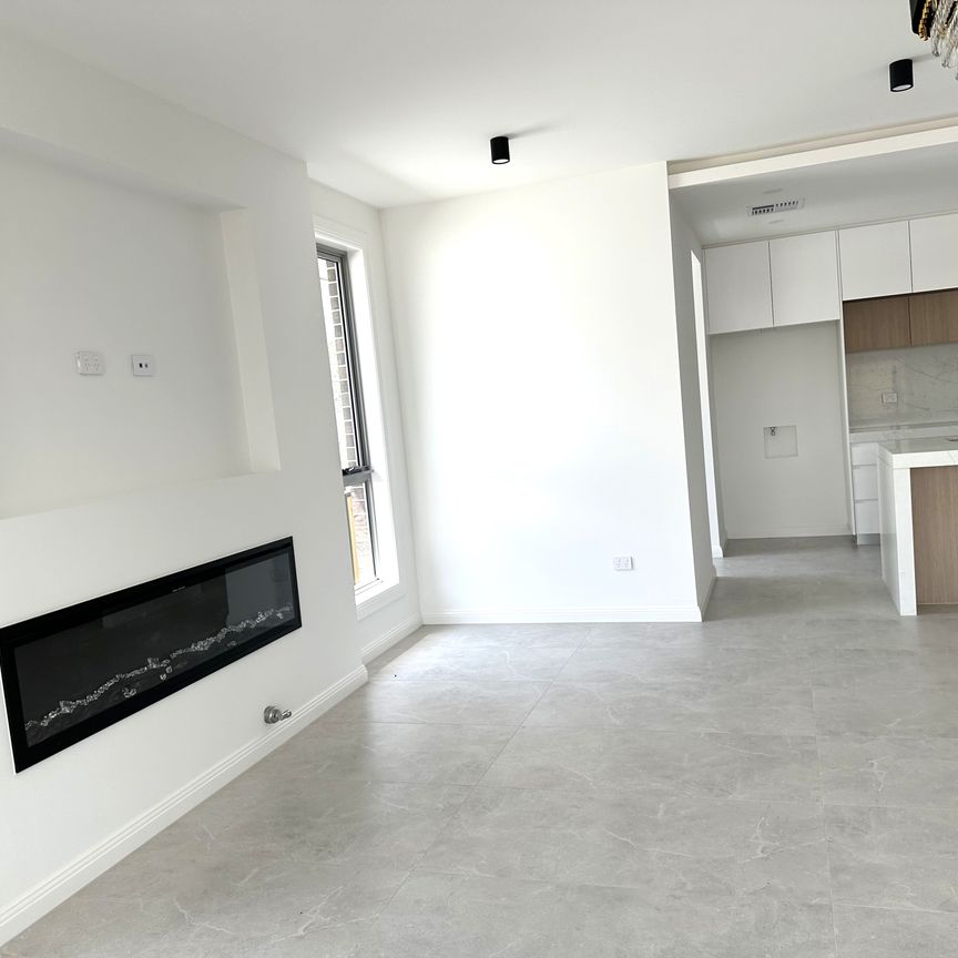 Impressive Brand-new Architectural family home. (Open House: Saturday 1:15pm- 1:45pm ) - Photo 1