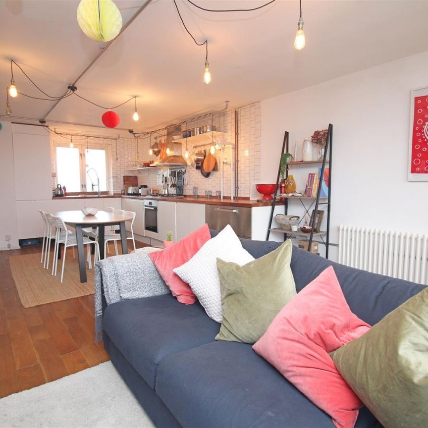 2 Bedroom Flat To Let - Photo 1