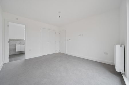 3 bedroom semi-detached house to rent - Photo 4