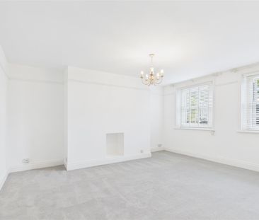 A 2 Bedroom Flat in Overton Park Road, Cheltenham - Photo 2