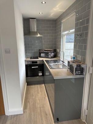 Bedsit, Manley Road, M21 - Photo 1