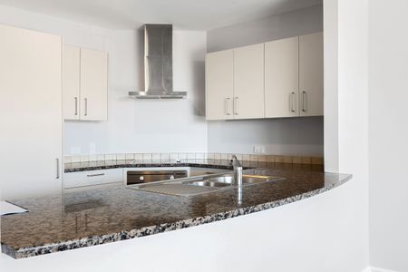 Modern Two-Bedroom Apartment with Sea Views - Heart of Sumner - Photo 5