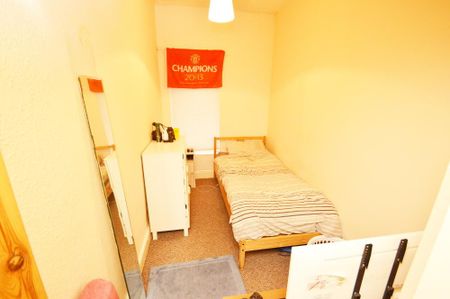 4 bedroom detached house to rent - Photo 4