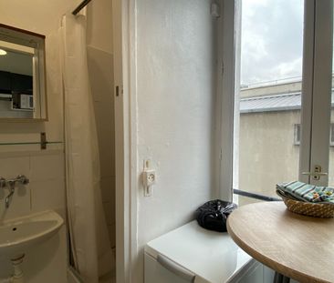 Appartement a louer Paris - Loyer €609/mois charges comprises ** - Photo 2