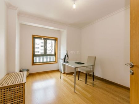 5 room luxury Flat for rent in Lisbon, Portugal - Photo 2