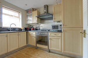 3 BEDROOM House - End Town House - Photo 2