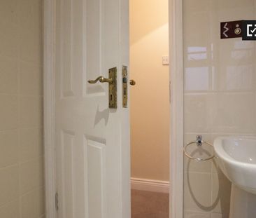 Room for rent in 5-bedroom house in Donaghmede, Dublin - Photo 1