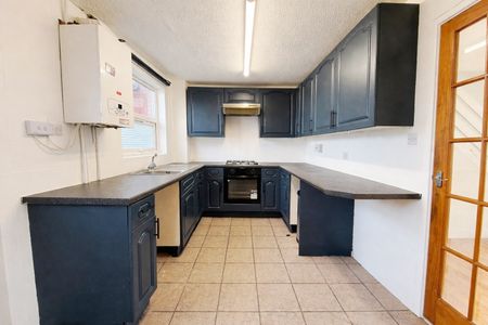 2 Bed Terraced House, The Mews, M40 - Photo 4