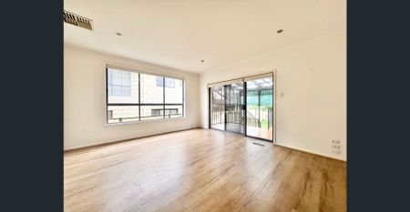 Comfortable Family Living in a Convenient Roxburgh Park Location! - Photo 2