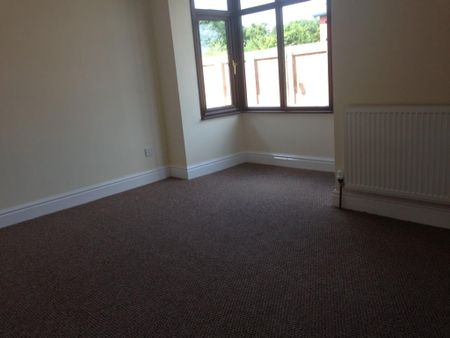 3 bedroom end of terrace house to rent - Photo 3