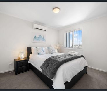 2 Bedroom Apartment Walking Distance to Public Transport - Photo 6