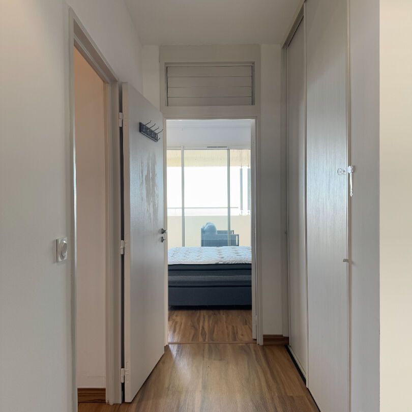 A LOUER - Saint-Denis - Appartement T4 meublé de standing avec vue panoramique au dernier étage - Photo 1