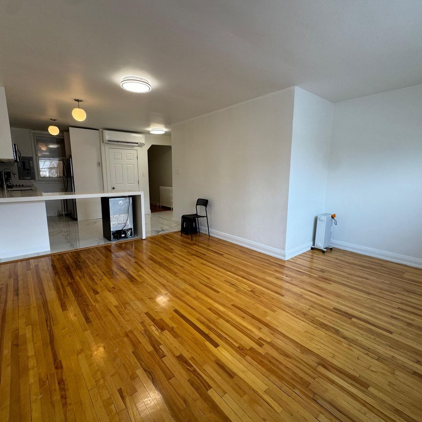 For Lease - 2879 St Clair Avenue Unit# 2nd Floor, Toronto, Ontario - Photo 1