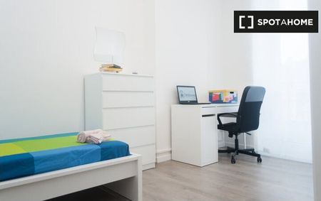 turin, Piedmont 10143 - Photo 4