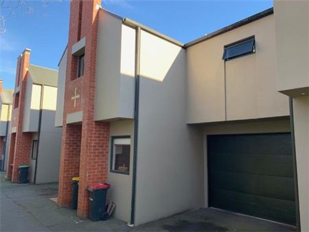 3/56 Hewitts Road , Riccarton, Christchurch City - Private Homely Townhouse in Convenient Location - Photo 3