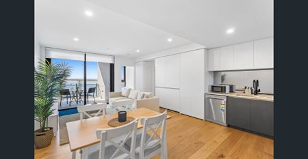 New fully furnished apartment with Broadwater views - Photo 2