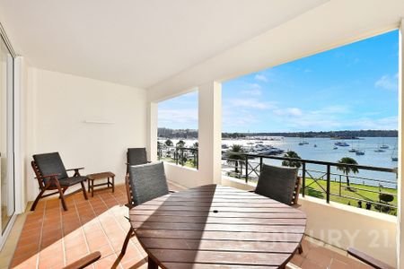 Luxury Waterfront Apartment in Balmain Cove – Fully Furnished - Photo 4