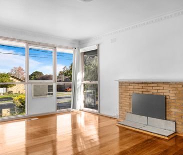 Bright and Spacious Family Home in a Sought-After Location - Photo 4