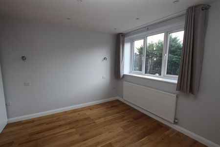 1 bedroom Terraced House to let - Photo 3