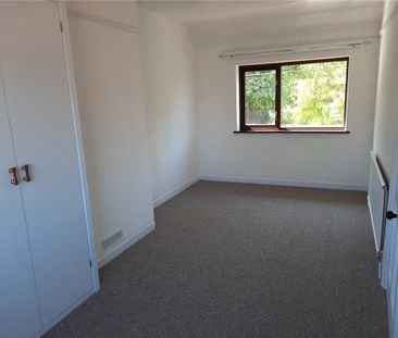 3 bedroom semi-detached house to rent - Photo 6