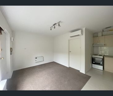 10/24 Rosella Street, Murrumbeena, Vic 3163 - Photo 2