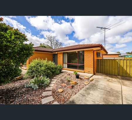 2/11 Lorne Crescent, Huntfield Heights, SA 5163 - Photo 3