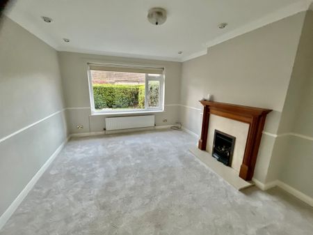 9 Burniston Gardens, YO13 0HW, Scarborough - Photo 2