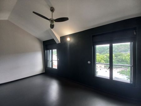 Location Appartement 4 pièces 117m² ST PAUL 97460 - Photo 3
