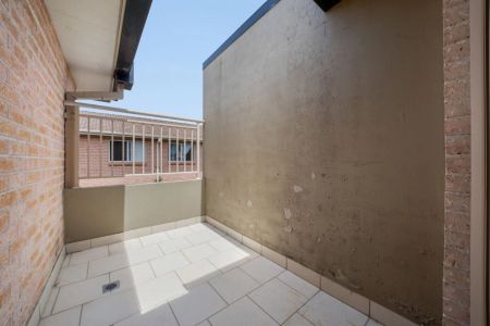 Oversized 3-Bedroom Apartment in Prime Auburn Location - Photo 5