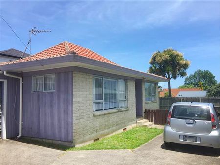 Unit 3, 32 Hayward Road, Papatoetoe, Auckland - Photo 2