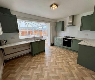 3 bedroom semi-detached house to rent - Photo 6