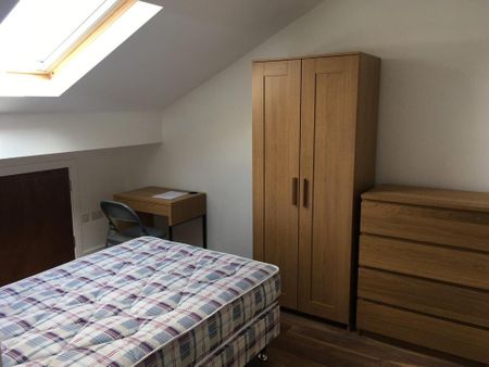 2 Bed Student Accommodation - Photo 3