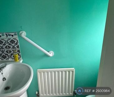 3 bedroom semi-detached house to rent - Photo 6