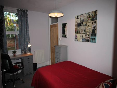 2 bedroom terraced house to rent - Photo 4