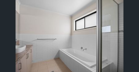 Easy Living in the Heart of Flora Hill - Photo 4